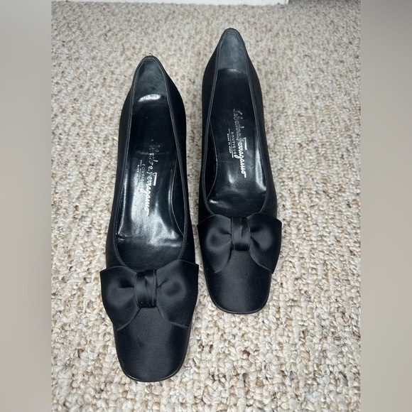 Salvatore Ferragamo Satin Bow Heels size 7.5 - Picture 5 of 9